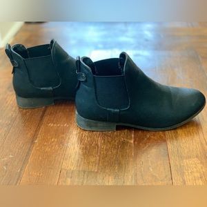 Madden girl black leather Chelsea boot - size 7